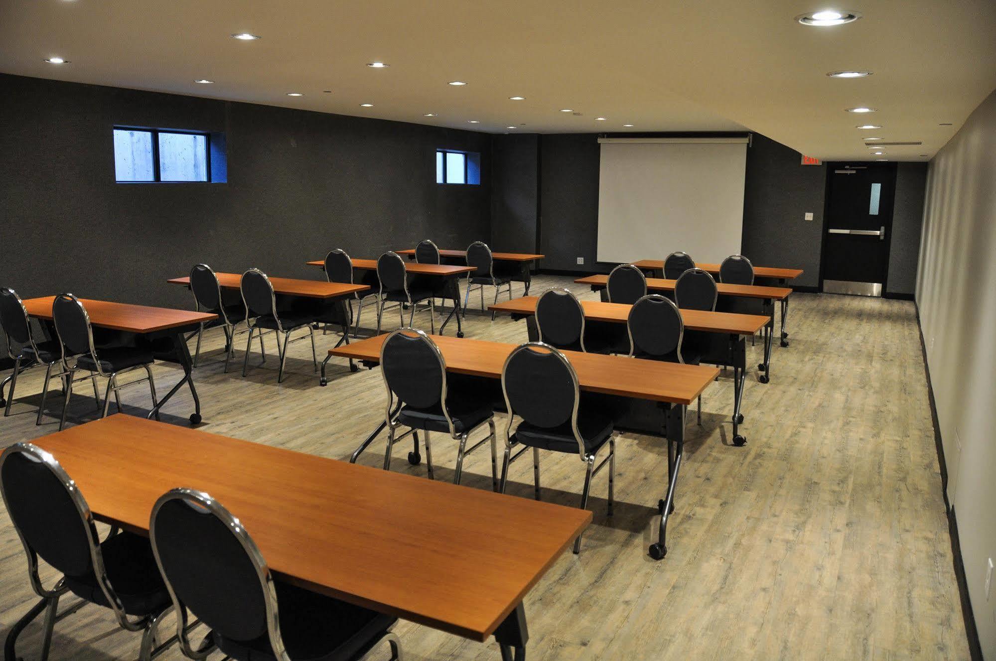 Residence & Conference Centre - Kitchener-Waterloo المظهر الخارجي الصورة